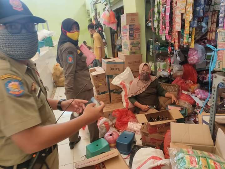 GTPP Kecamatan Sumber Gencar Sosialisasikan Penggunaan Masker di Pasar